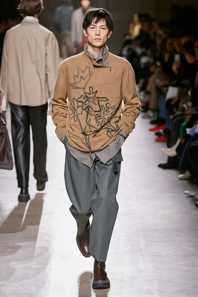 Look 32